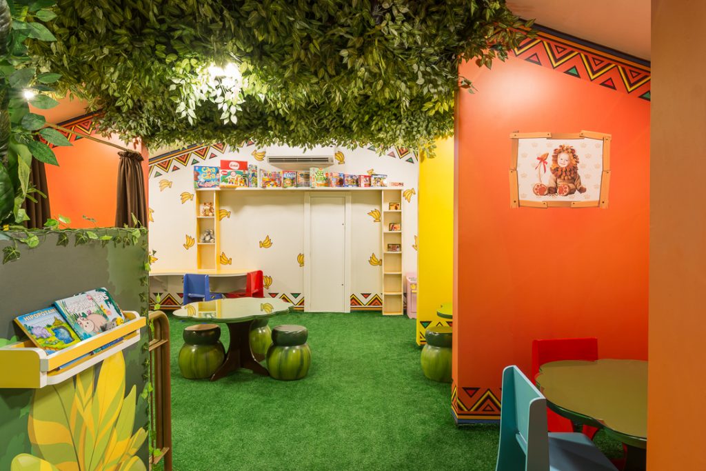Kongo, a pizzaria temática que é a nova sensação de Gramado. Na foto, um espaço kids onde as crianças brincam enquanto os pais também se divertem. O ambiente também é inspirado na selva africana