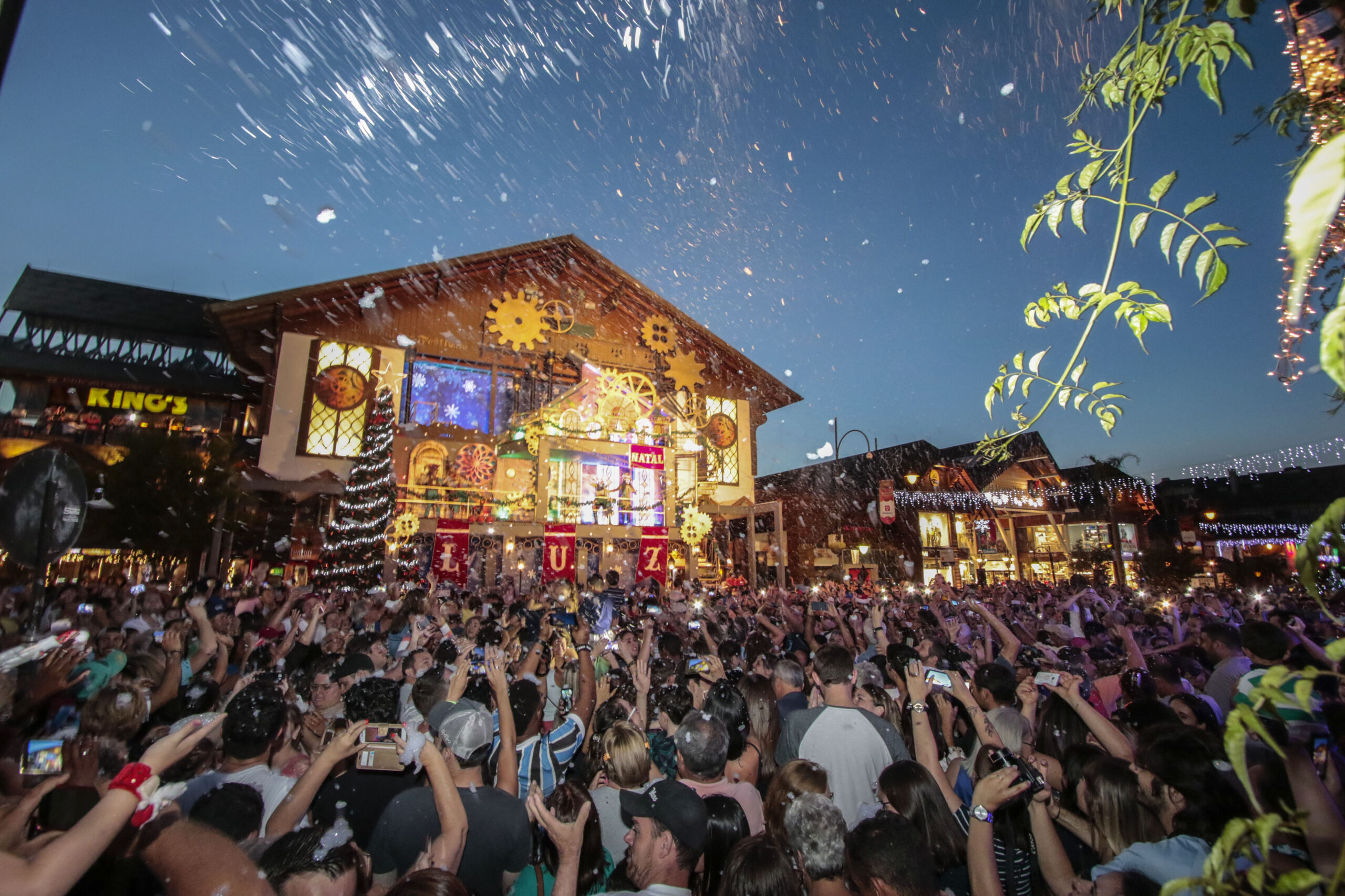 Show de luzes dá início à programação da 38ª edição do Natal Luz de Gramado