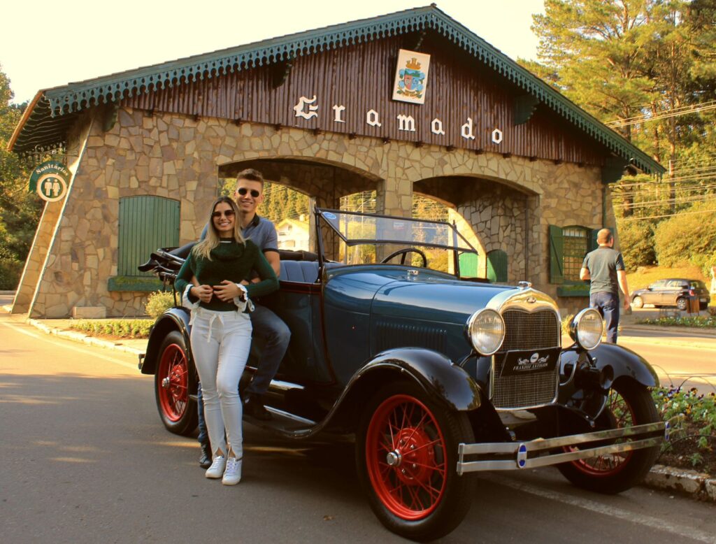 City Tour em Gramado em Carro Conversível
